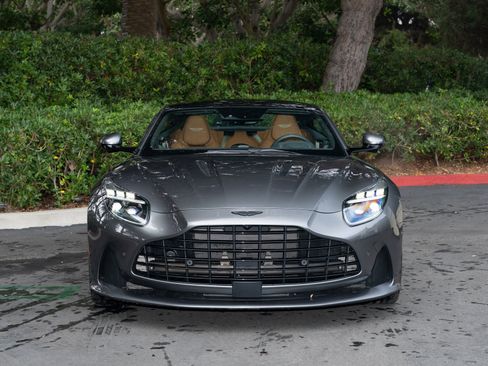 Used 2025 Aston Martin DB12 Coupe image 5