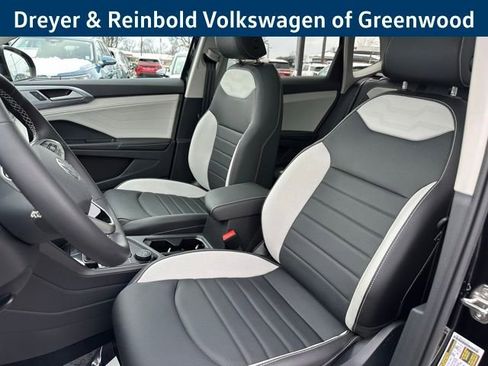 New 2026 Volkswagen Taos SEL image 24