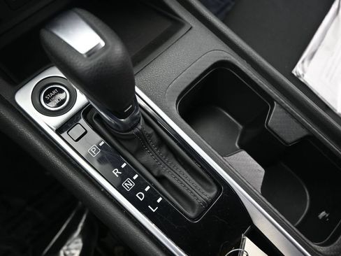 Used 2024 Nissan Sentra SV FWD image 31