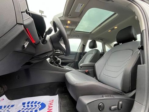 Certified 2025 Volkswagen Jetta SEL image 28