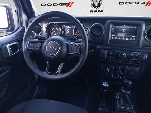 Used 2023 Jeep Gladiator Sport image 10