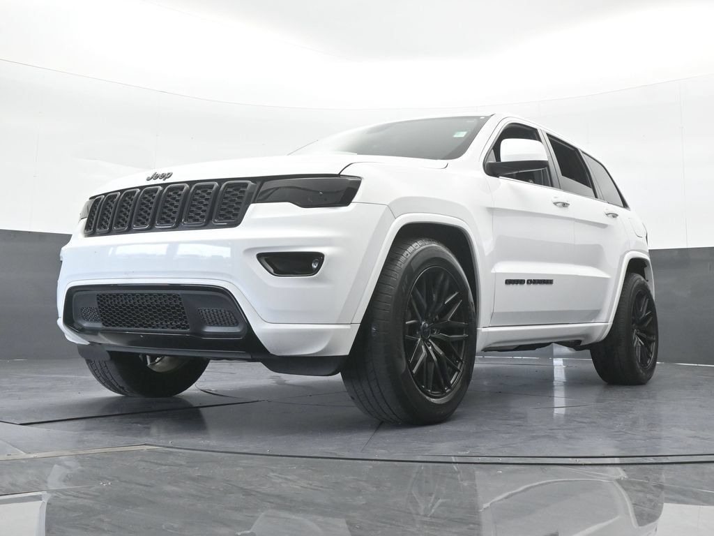 Used 2018 Jeep Grand Cherokee Altitude RWD image 53