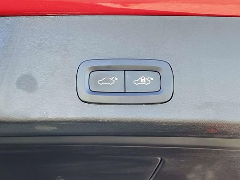 Used 2022 Volvo XC40 T4 R-Design w/ Advanced Package image 28