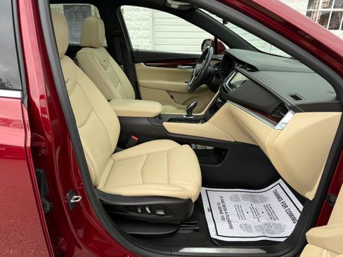 Used 2017 Cadillac XT5 Luxury w/ Driver Awareness Package AWD/4WD image 18