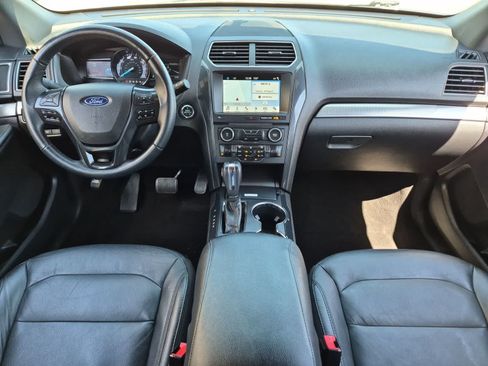 Used 2018 Ford Explorer XLT w/ Equipment Group 202A FWD image 15