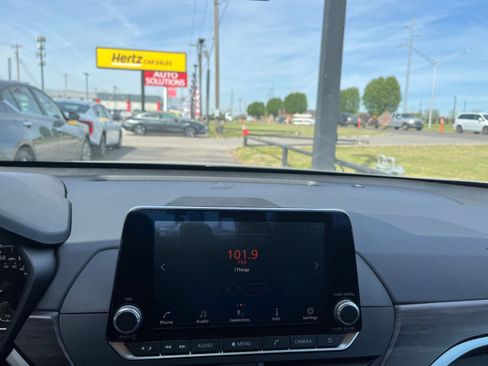 Used 2025 Nissan Altima 2.5 SV image 17