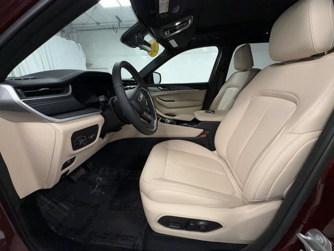 Used 2025 Jeep Grand Cherokee L Limited AWD/4WD image 12