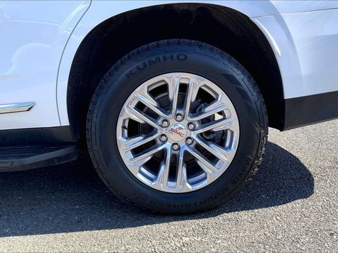 Used 2022 GMC Yukon SLT w/ SLT Premium Package image 10