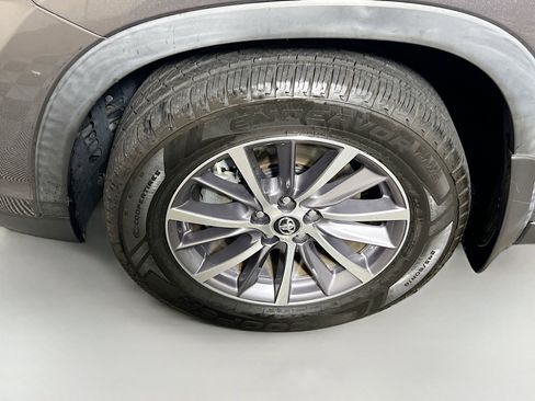 Used 2019 Toyota Highlander XLE image 13
