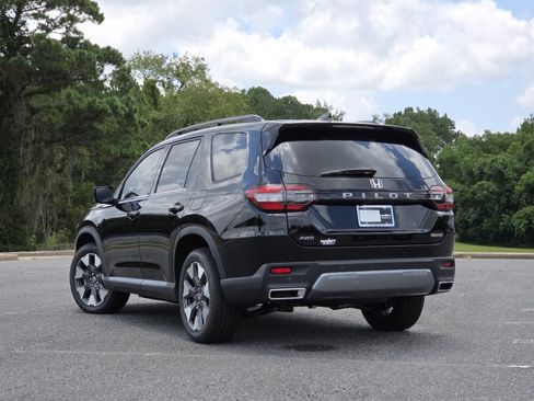 New 2026 Honda Pilot Touring image 16