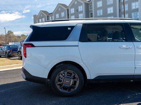 New 2026 Kia Carnival EX image 9