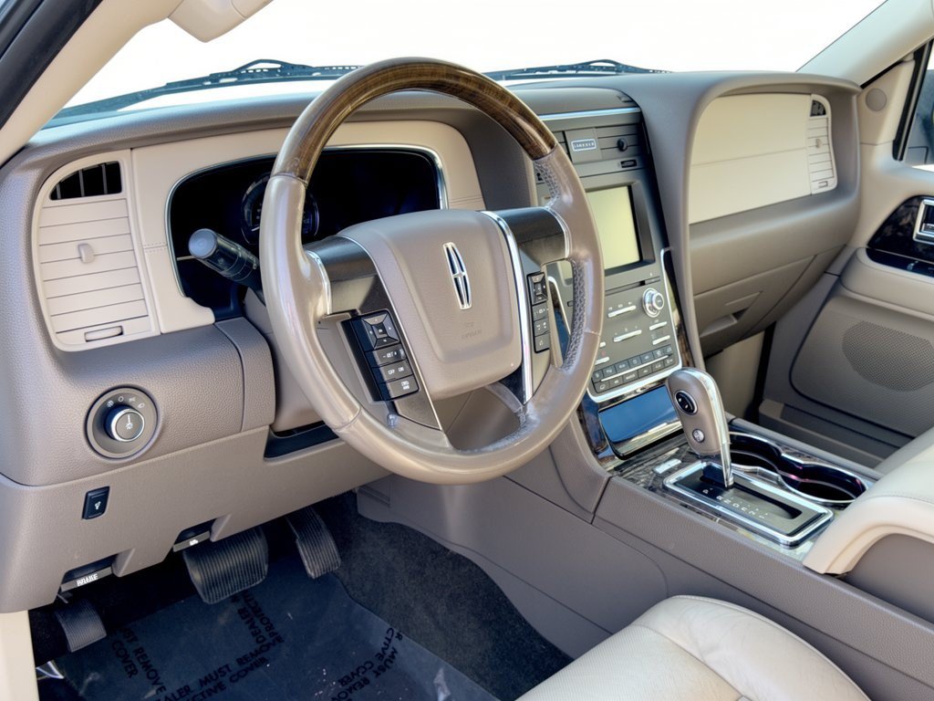 Used 2015 Lincoln Navigator L 4WD image 4