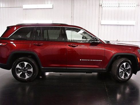 Used 2022 Jeep Grand Cherokee Limited 4xe image 8