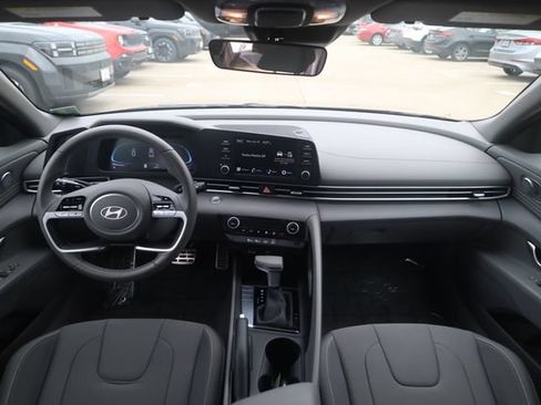 Used 2025 Hyundai Elantra Sport FWD image 10