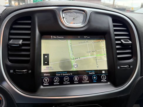 Used 2017 Chrysler 300 C RWD image 26