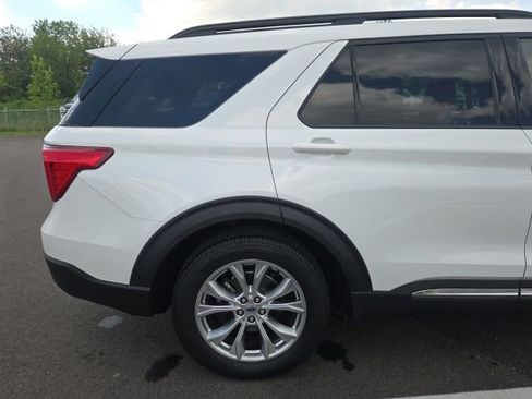 Used 2021 Ford Explorer XLT w/ Equipment Group 202A AWD/4WD image 7