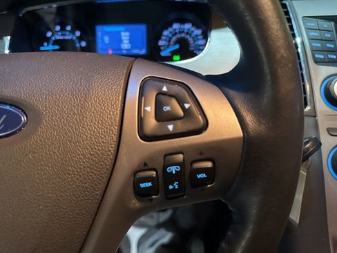 Used 2014 Ford Taurus SEL image 27