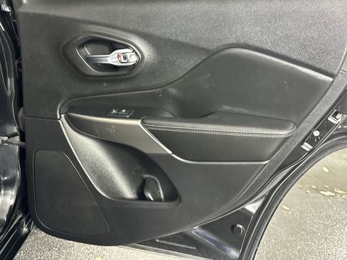 Used 2019 Jeep Cherokee High Altitude image 35