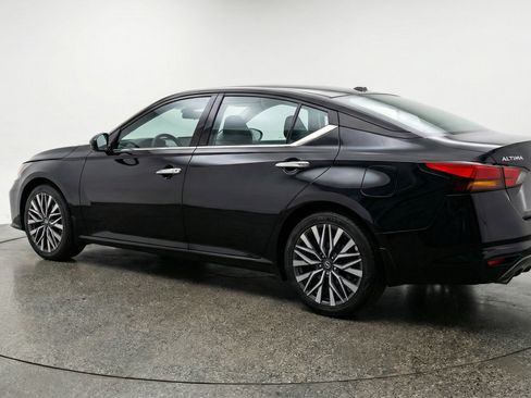 Used 2025 Nissan Altima 2.5 SV image 6