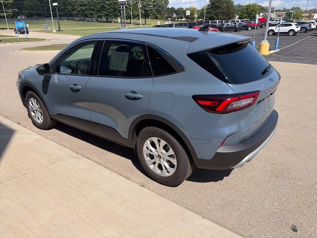 Used 2024 Ford Escape Active AWD/4WD image 3