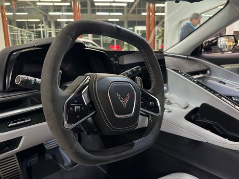 Used 2024 Chevrolet Corvette Stingray Premium Conv w/ Z51 Performance Package image 33