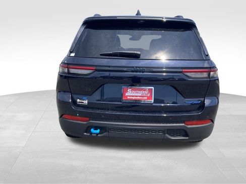 New 2024 Jeep Grand Cherokee Trailhawk w/ Luxury Tech Group III image 4