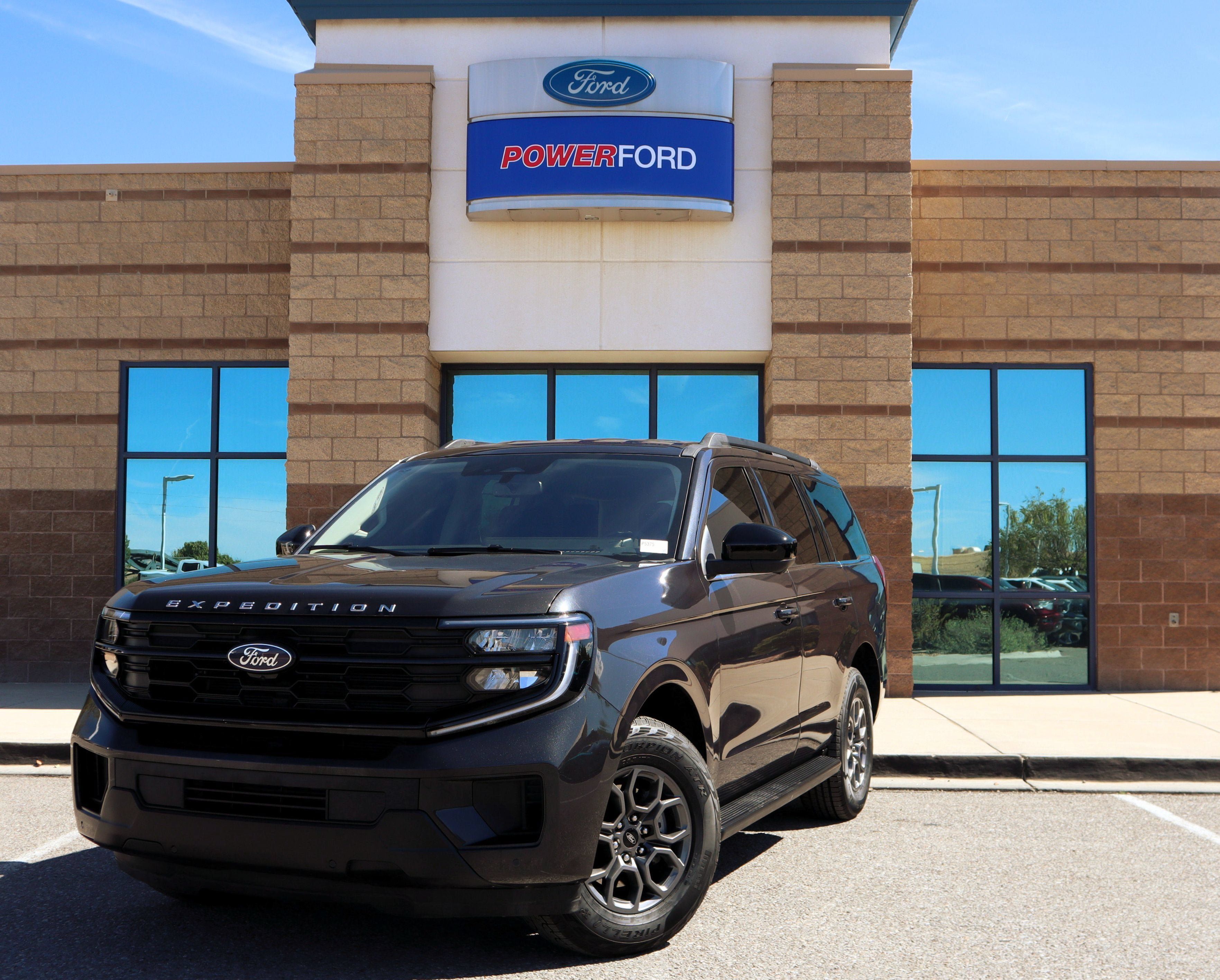 Used 2025 Ford Expedition Active AWD/4WD image 2