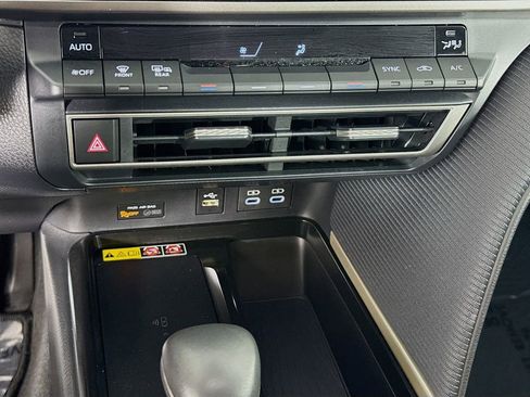 Used 2025 Toyota Camry SE image 20