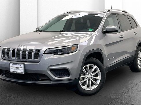 Used 2020 Jeep Cherokee Latitude w/ Cold Weather Group image 10