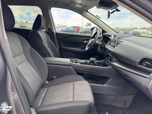 Used 2024 Nissan Rogue SV image 17