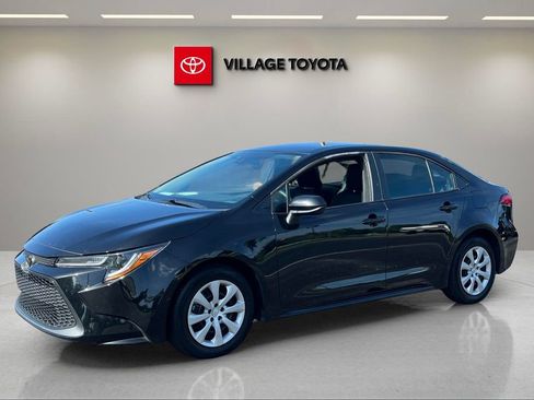 Certified 2022 Toyota Corolla LE FWD image 1