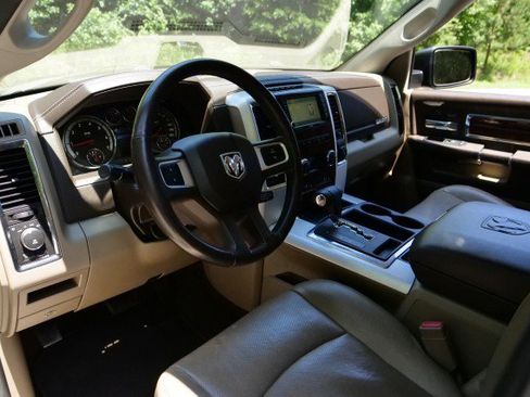 Used 2011 RAM 1500 Laramie AWD/4WD image 2