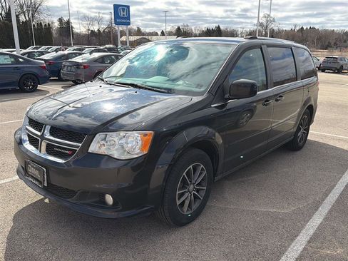 Used 2017 Dodge Grand Caravan SXT image 20