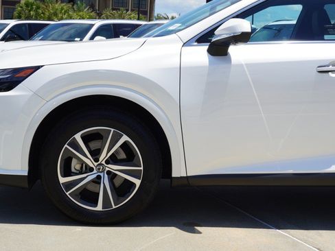 Used 2025 Lexus RX 350 Premium w/ Accessory Package (Z1) FWD image 11
