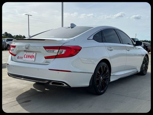 Used 2018 Honda Accord Touring image 10