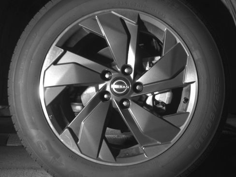 Used 2025 Nissan Rogue SV FWD image 13
