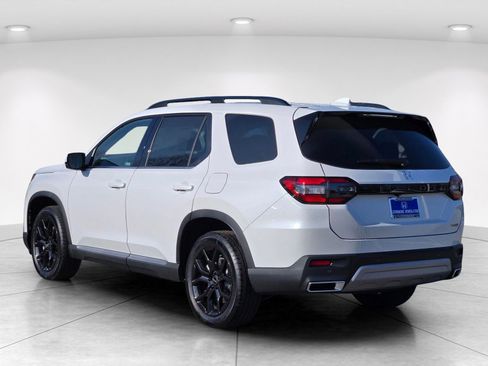 New 2025 Honda Pilot Touring image 6