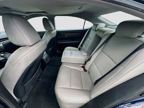 Used 2017 Lexus ES 350 w/ Premium Package FWD image 25