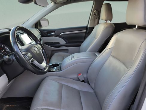Used 2018 Toyota Highlander Limited Platinum FWD image 16
