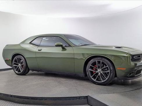 Used 2018 Dodge Challenger R/T w/ Performance Handling Group RWD image 11