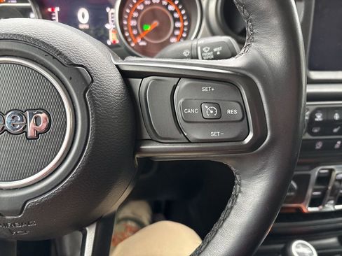 Used 2022 Jeep Gladiator Willys image 14