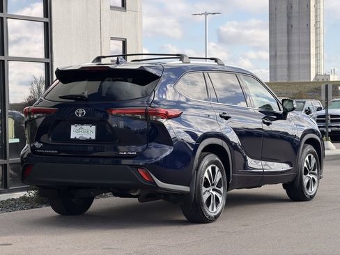 Used 2022 Toyota Highlander XLE image 5