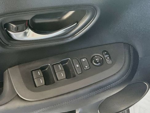 Used 2025 Honda HR-V LX image 17