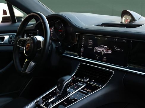 Used 2020 Porsche Panamera RWD image 26