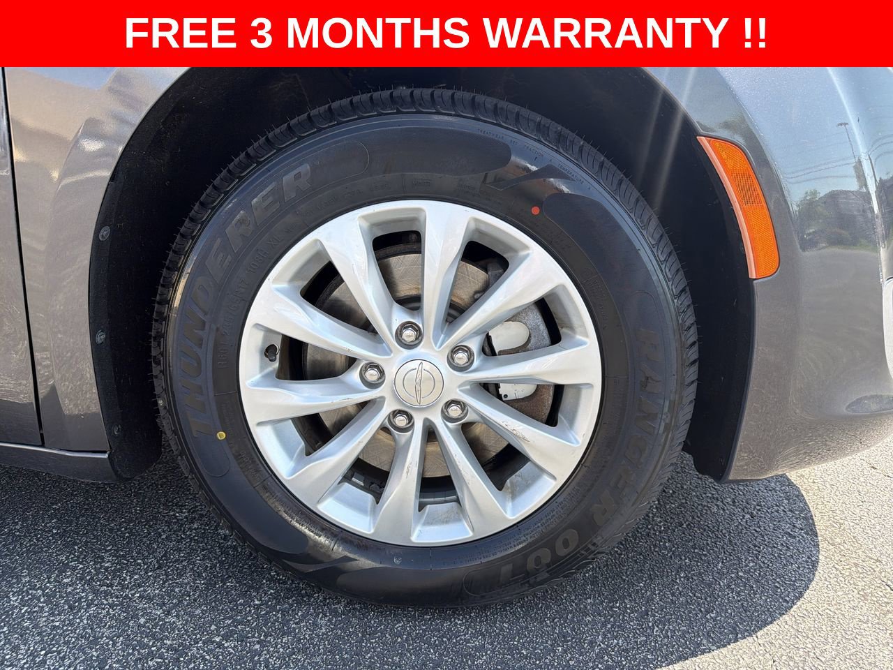 Used 2017 Chrysler Pacifica Touring-L FWD image 32