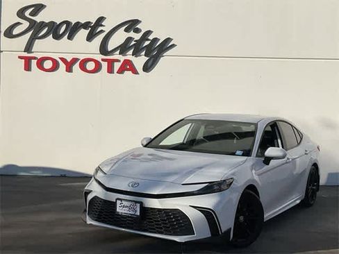 Used 2026 Toyota Camry SE image 1