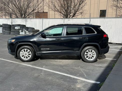 Used 2020 Jeep Cherokee Latitude w/ Cold Weather Group image 4