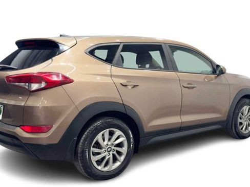 Used 2017 Hyundai Tucson SE image 2