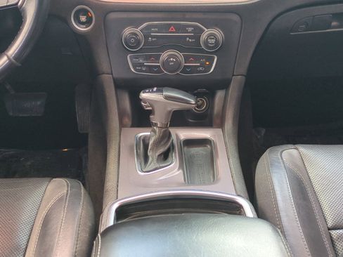 Used 2019 Dodge Charger SXT w/ Leather Interior Group image 18