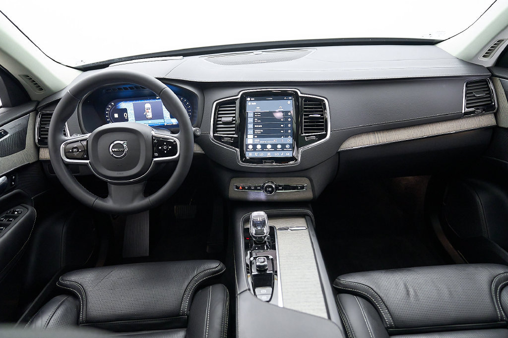 Certified 2023 Volvo XC90 B6 Ultimate w/ Protection Package AWD/4WD image 29